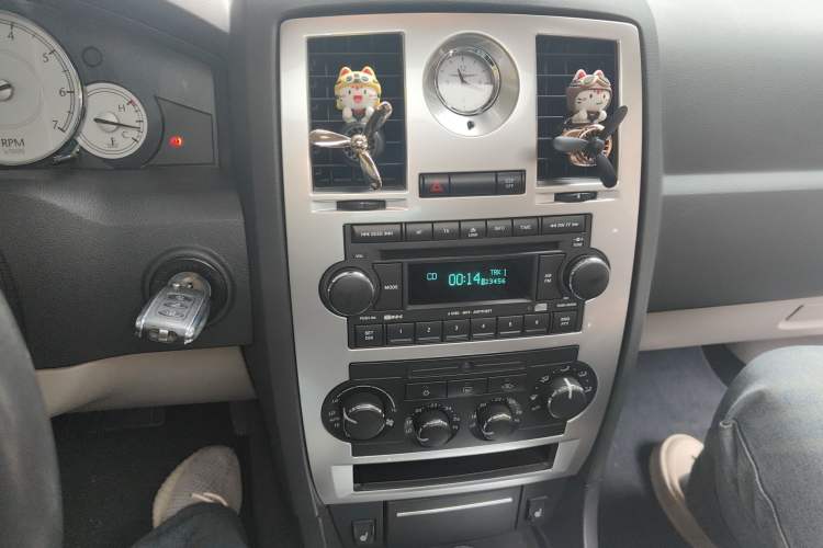 Used Chrysler 300C 2006 5.7L Luxury Navigation Edition Audio And AC Panel