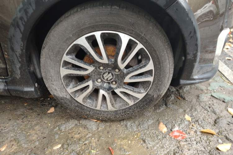 Used Suzuki Swift 2013 1.5L Automatic 20th Anniversary Limited Edition Right Front Wheel Hub