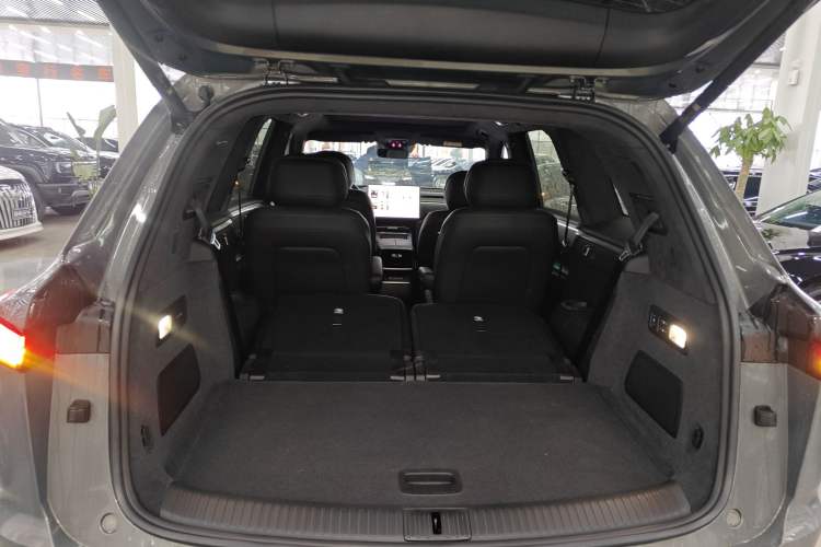 Used ONVO Luxeed L90 2025 Model—Max Six-Seater Version
