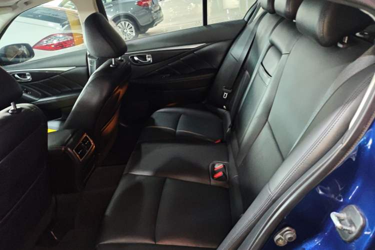 Used Infiniti Q50L 2018 2.0T Comfort Edition China VI Standard
