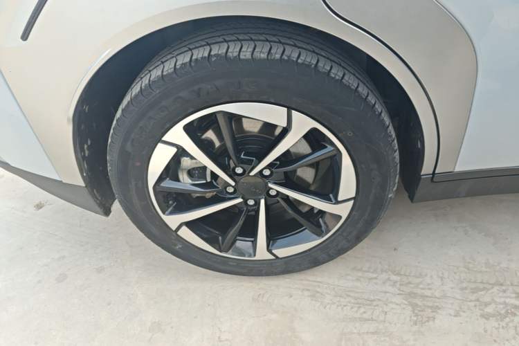 Used AION Y 2024 Plus 610 Intelligent Driving Version Right Rear Wheel Hub