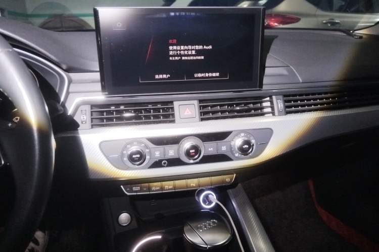 Used Audi A4L 2020 40 TFSI Fashionable and Elegant Model Audio And AC Panel