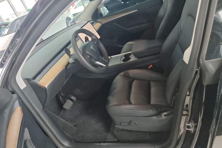 Used Tesla Model Y 2021 Long-Range All-Wheel-Drive Version
