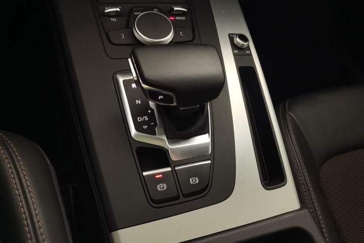 Used Audi Q5L 2020 Revised 40 TFSI Prestige Edition Gear Lever