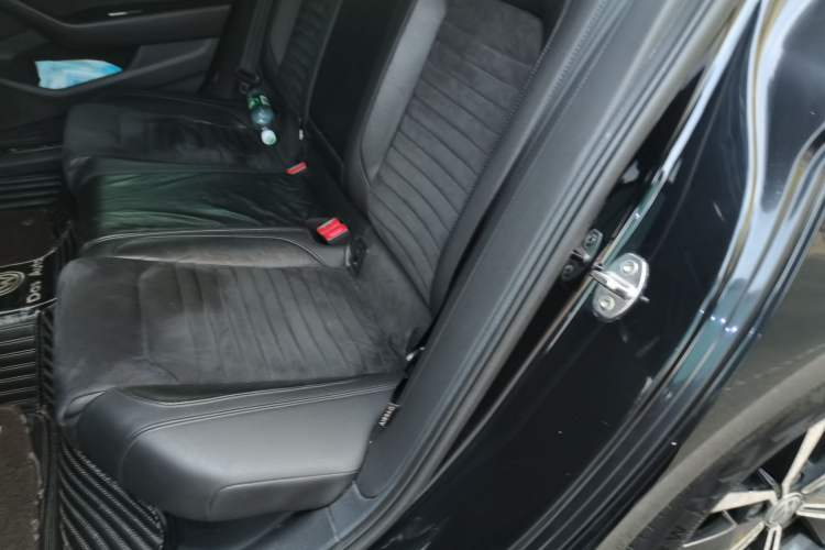 Used Volkswagen Magotan 2017 330TSI DSG Luxury Model Left Rear Seat