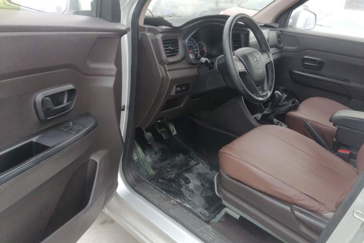 Used Wuling Hongguang V 2019 1.5L Standard Version L2B
