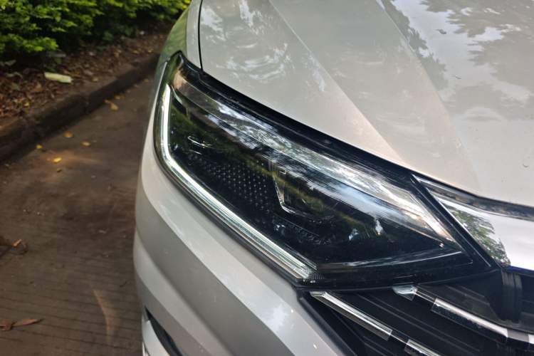 Used Volkswagen Sagitar 2021 280TSI DSG Excellence Edition Right Front Headlight