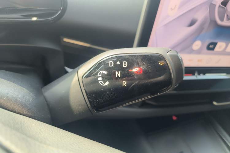 Used Volkswagen ID.UNYX 2024 Pro Long-Range Version Gear Lever