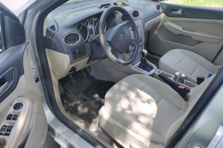 Used Ford Focus 2013 Sedan Classic 1.8L Manual Base Model