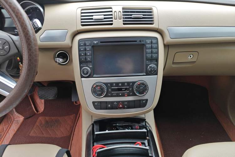 Used Mercedes-Benz R-Class 2011 R 300 L Business Model Audio And AC Panel