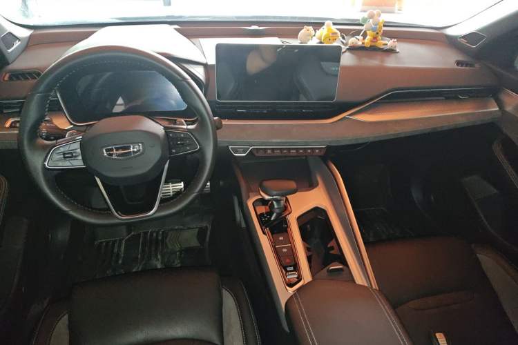 Used Geely Auto Preface 2023 2.0TD "Only This Verdant Green" Edition Center Console