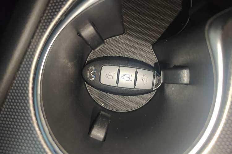 Used Infiniti Q50L 2018 2.0T Enjoyment Version China VI Standard