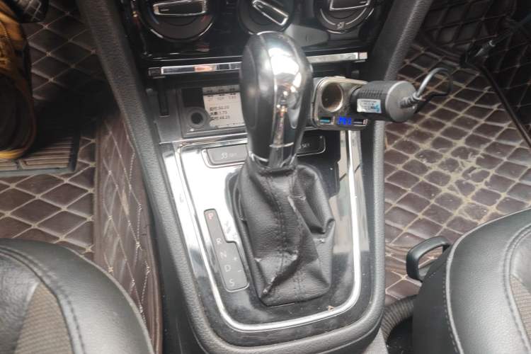 Used Volkswagen Bora 2014 1.6L Automatic Fashion Model Gear Lever