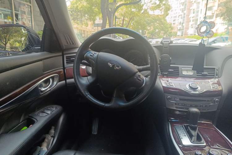 Used Infiniti Q70 2019 Q70L 2.0T Elite Plus Version
