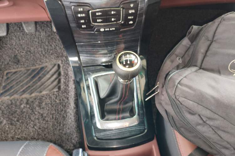 Used BYD Surui 2015 Revised Version 1.5L Manual Luxury Edition