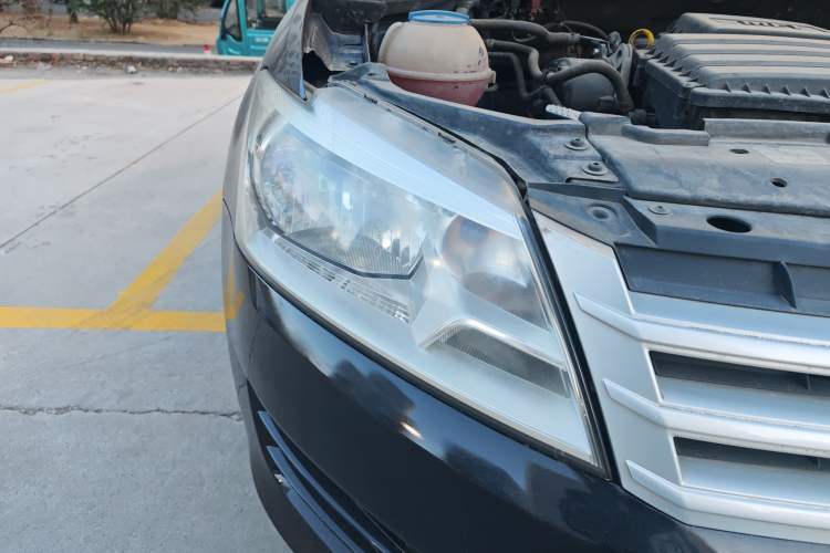 Used Volkswagen Santana 2013 1.6L Manual Fashion Edition Right Front Headlight