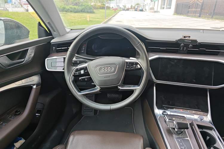 Used Audi A7L 2022 55 TFSI quattro S-line Zhiyuan Crystal Flow Package
