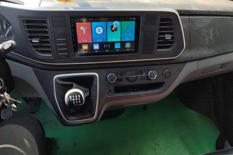 Used SAIC MAXUS Xintu V80 2023 2.0T Manual Classic Aoyuntong Short Wheelbase Ultra-Low Roof 5/6-Seater
