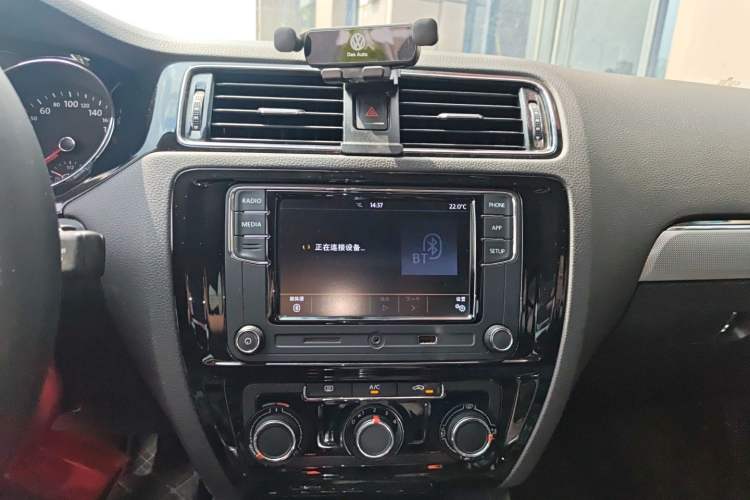 Used Volkswagen Sagitar 2018 280TSI DSG Ignite Edition Audio And AC Panel