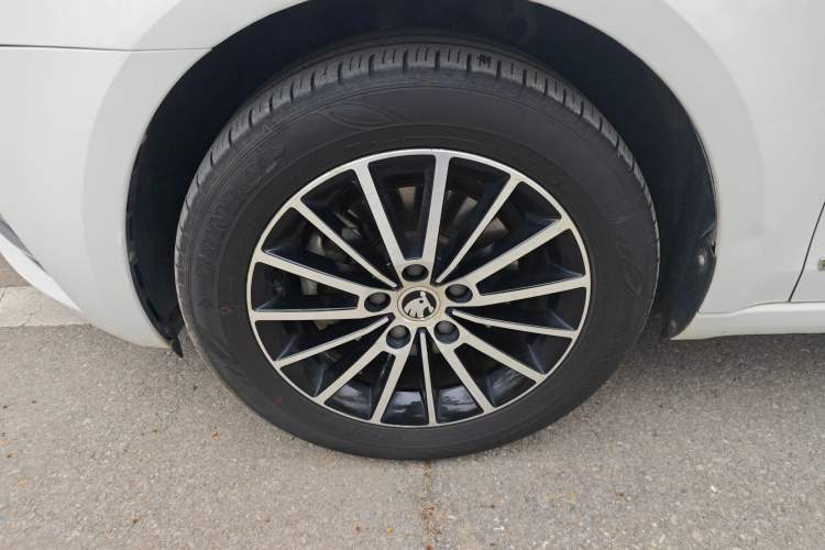 Used Skoda Octavia 2018 TSI230 DSG Luxury Edition Left Front Wheel Hub