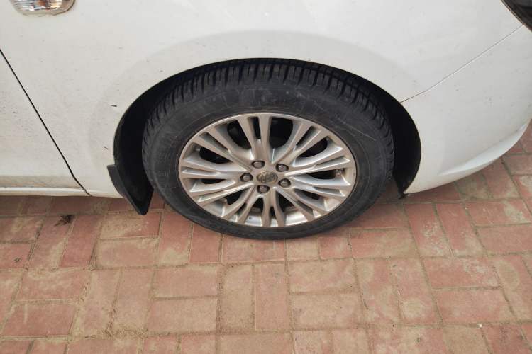 Used Buick GT 2015 15N Automatic Elite Version Right Front Wheel Hub