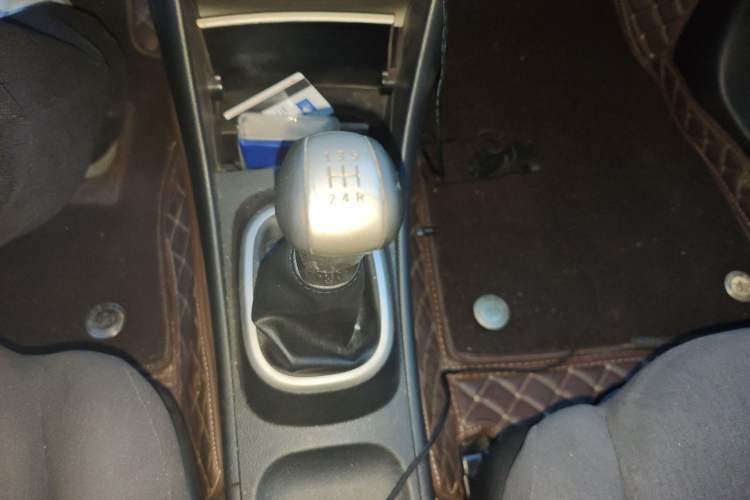 Used Nissan Sylphy 2016 Classic 1.6XE Manual Leading Edition Gear Lever