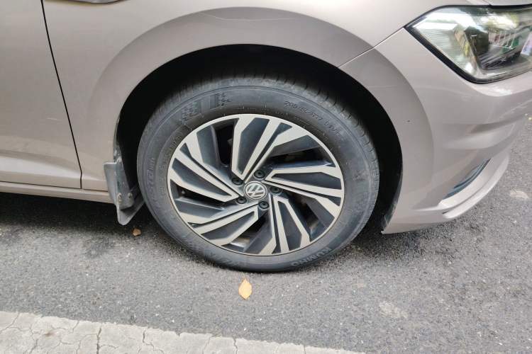 Used Volkswagen Sagitar 2022 280TSI DSG Excellence Edition Right Front Wheel Hub