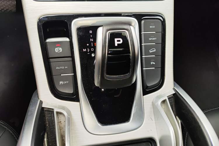 Used Geely Auto Emgrand X7 Sport 2020 1.8TD DCT Two-Wheel Drive Smart Connect 4G-Enabled Version Gear Lever