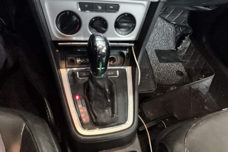 Used Volkswagen Gran Lavida 2013 1.6L Automatic Comfort Model
