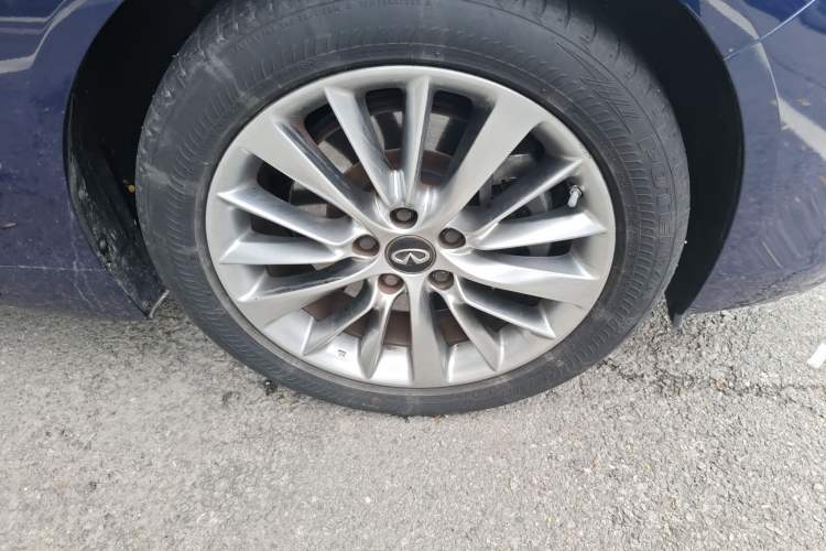 Used Infiniti Q50L 2018 2.0T Enjoyment Version China VI Standard
