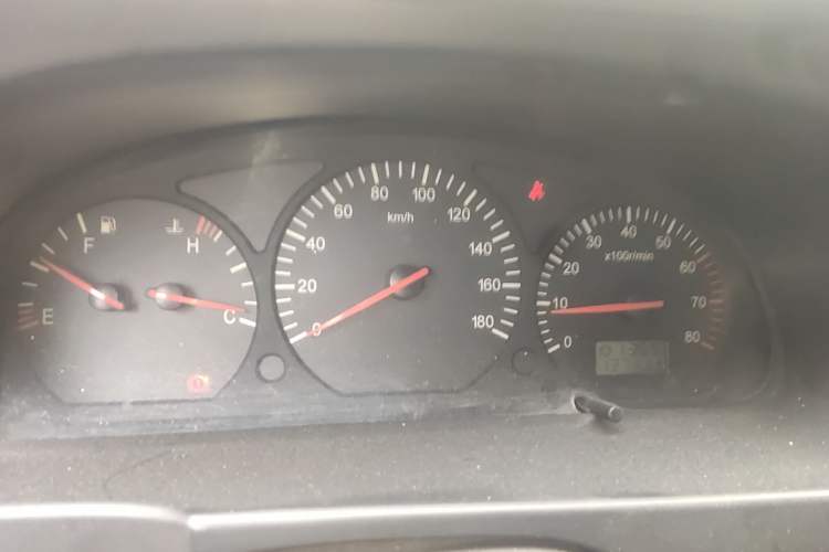 Used Jinbei Hiace 2018 2.0L Fifth-Generation Box Truck Standard Roof 2 Seats 4G19
