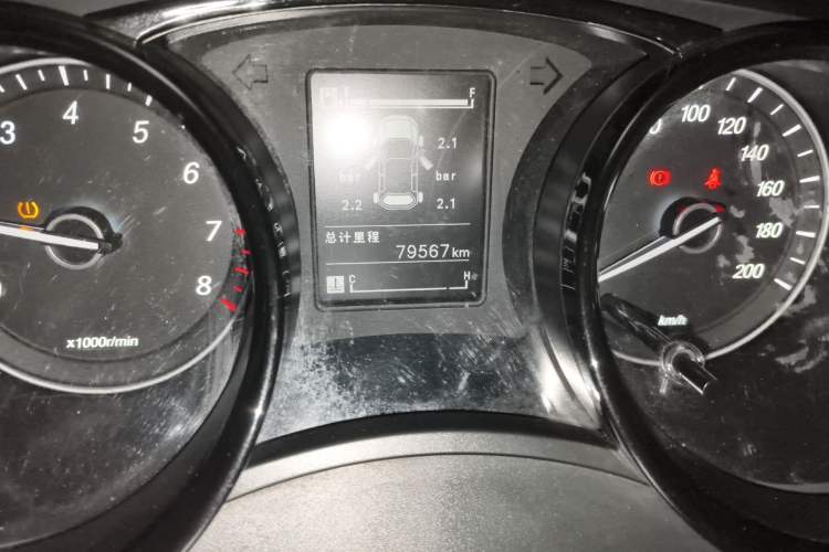 Used Wuling Zhengcheng 2021 1.5T Manual Luxury Version Odometer Close Up