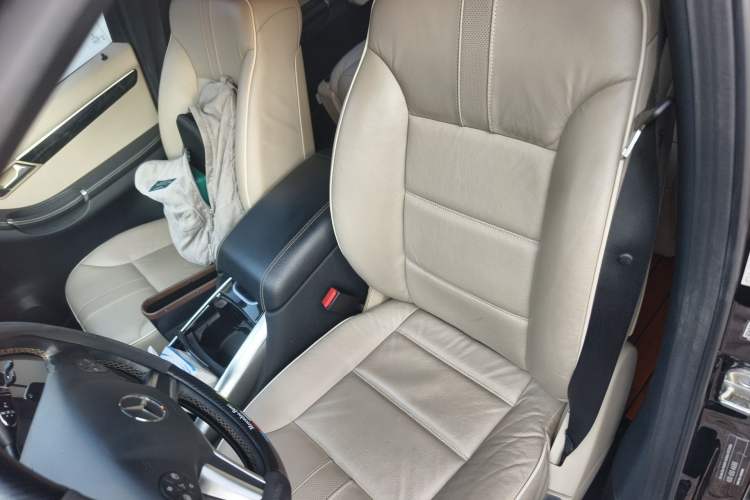 Used Mercedes-Benz R-Class 2014 R 320 4MATIC Luxury Model Left Front Seat