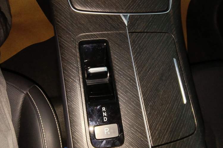 Used Venucia V DD-i 2023 110km iT Version Gear Lever