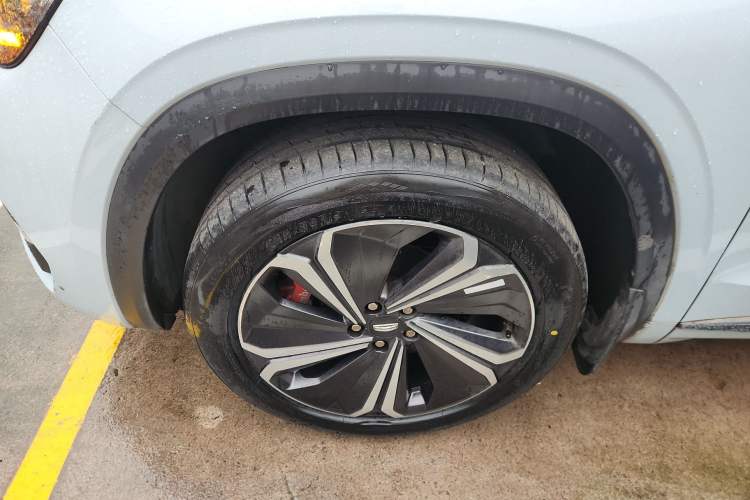 Used Geely Auto Monjaro L 2022 1.5T Thunder Hi·F Plug-in Hybrid Super Rui Left Front Wheel Hub