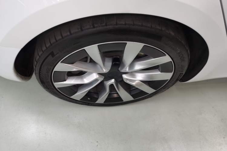 Used Tesla Model 3 2023 Long-Range All-Wheel-Drive Version