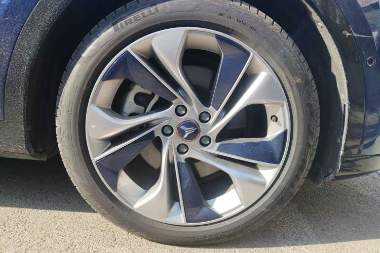 Used VOYAH FREE 2021 Four-Wheel Drive Extended-Range First-Edition Commemorative Model Right Front Wheel Hub