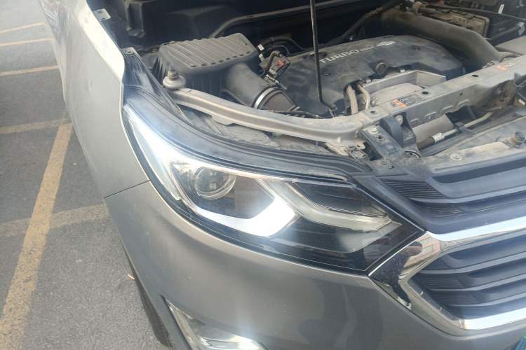 Used Chevrolet Equinox 2018 550T Automatic All-Wheel-Drive Explorer Edition Right Front Headlight