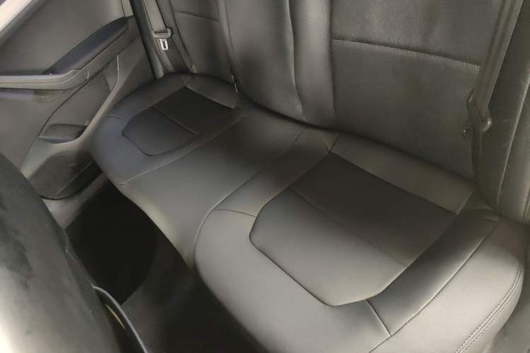 Used Volkswagen Jetta 2015 Value Edition 1.6L Automatic Comfort Version Left Rear Seat