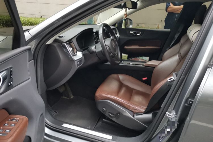 Used Volvo XC60 2020 T5 4x4 Zhiyi Luxury Edition
