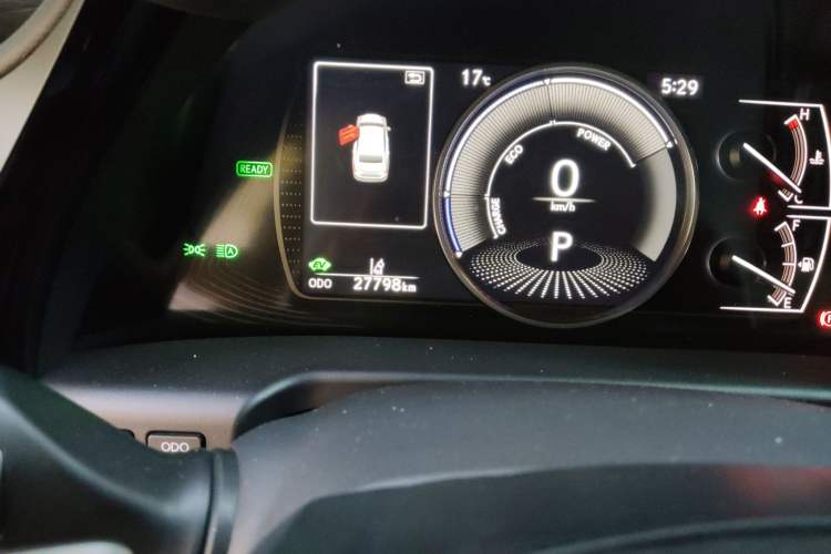 Used Lexus ES 2022 300h Deluxe Edition Odometer Close Up