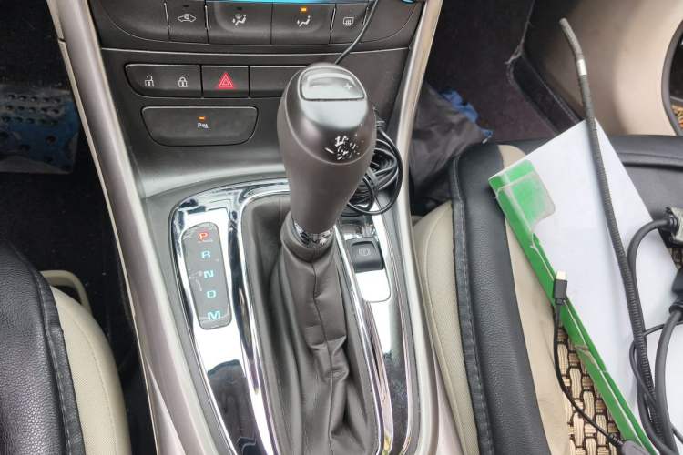 Used Chevrolet Malibu 2014 2.0L Automatic Comfort Edition Gear Lever