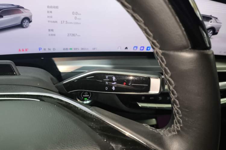 Used Cadillac LYRIQ 2022 Rear-Drive Long-Range Luxury Edition Gear Lever