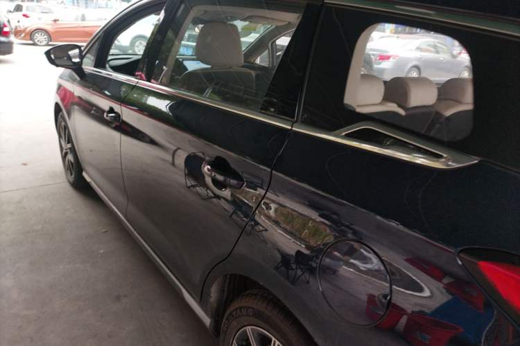 Used BYD Song MAX New Energy 2022 DM-i 105KM Flagship Model Exterior 3