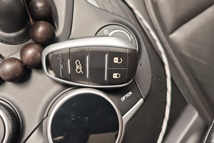 Used Alfa Romeo Stelvio 2017 2.0T 200HP Luxury Edition Vehicle Key