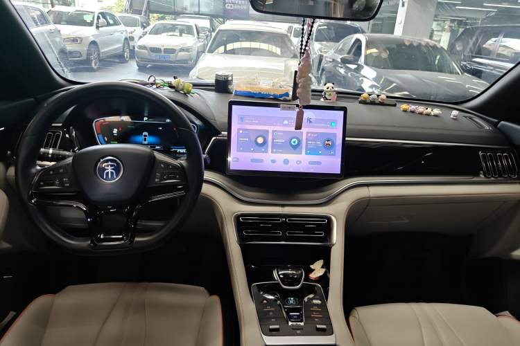 Used BYD Song PLUS New Energy 2021 DM-i 110KM Flagship Model Center Console