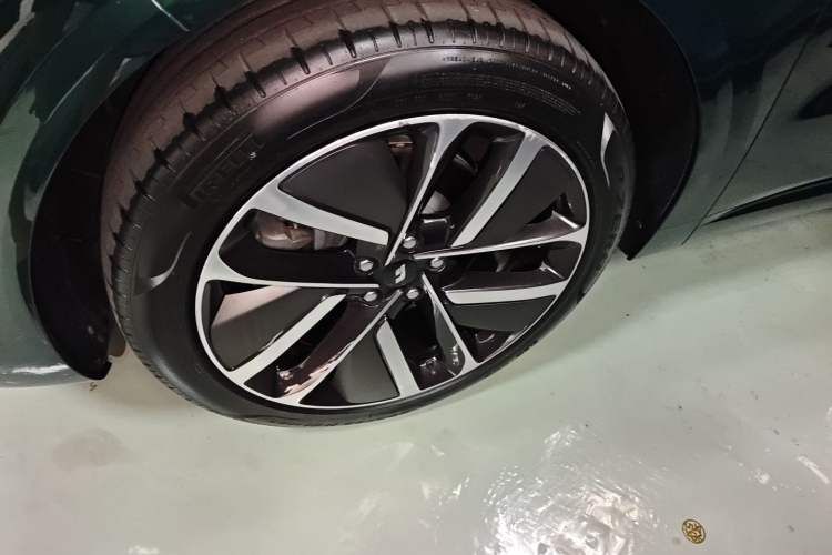 Used Li Auto L6 2024 Max Left Front Wheel Hub