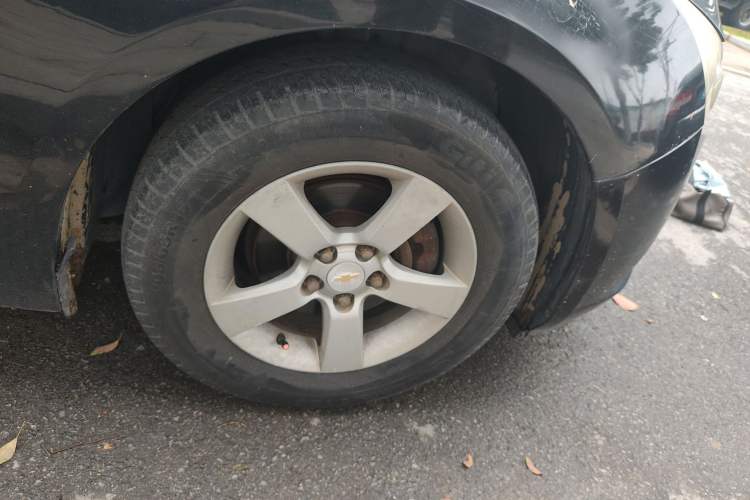 Used Chevrolet Cruze 2013 1.6L SL Sunroof Edition MT Right Front Wheel Hub