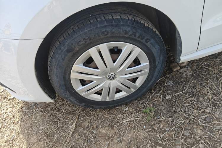 Used Volkswagen Polo 2016 1.4L Manual Fashion Model Left Front Wheel Hub