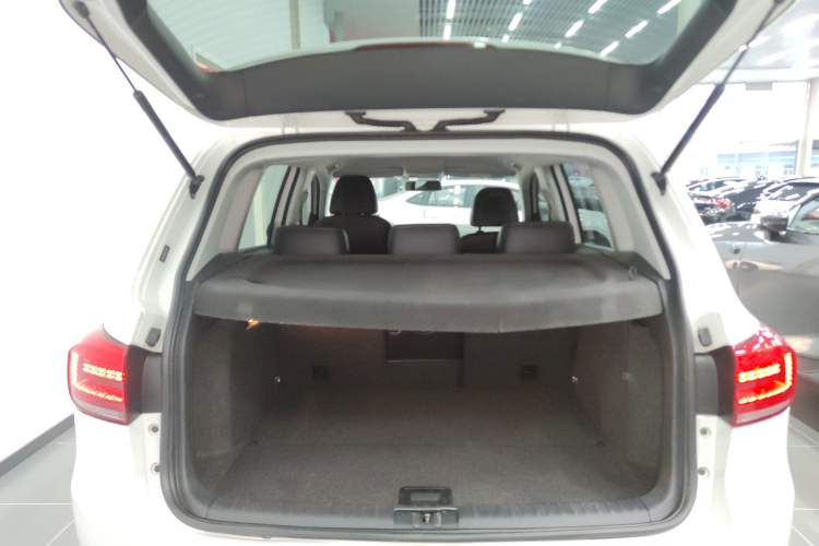 Used Volkswagen Tiguan L 2016 280TSI Automatic Two-Wheel-Drive Silk Road Style Edition
